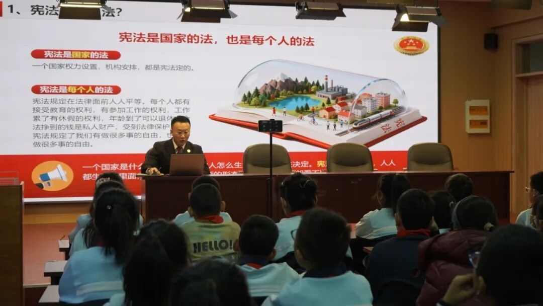 国家宪法日| 检爱同行，“宪”礼青春——“小螺号”未检工作室走进月亮湖小学，共赴“法治之约”
